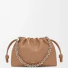Bolso Flamenco mediano en suave piel de cordero napa color moca