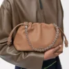 Bolso Flamenco mediano en suave piel de cordero napa color moca