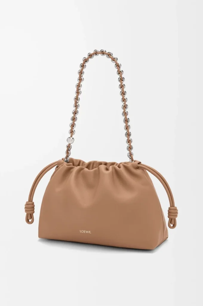 Bolso Flamenco mediano en suave piel de cordero napa color moca
