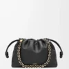 Bolso Flamenco mediano en suave piel de cordero napa. Negro