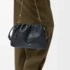 Bolso Flamenco mediano en suave piel de cordero napa. Negro