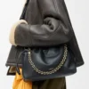 Bolso Flamenco mediano en suave piel de cordero napa. Negro