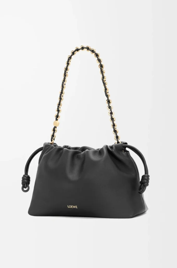 Bolso Flamenco mediano en suave piel de cordero napa. Negro