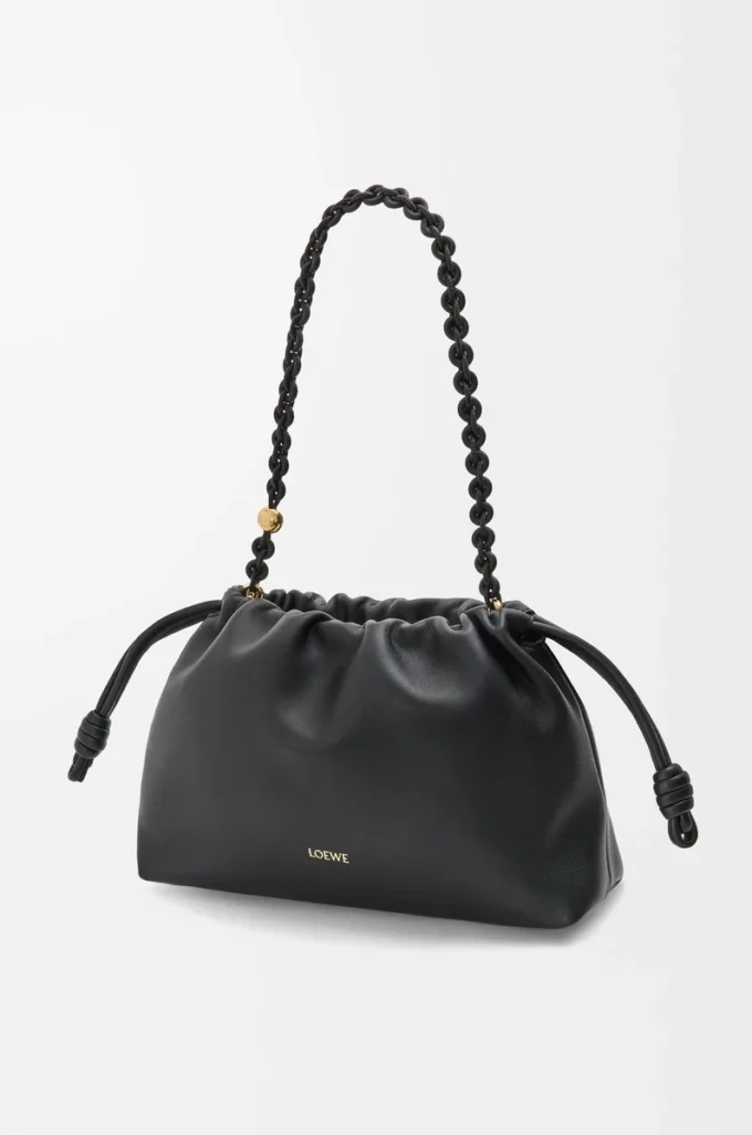 Bolso Flamenco mediano en suave piel de cordero napa. Negro