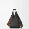 Bolso Hammock compacto en ante y piel de becerro clásica. Marrón claro/Negro Bolso Hammock compacto en ante y piel de becerro clásica. Marrón claro/Negro