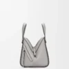Bolso Hammock compacto en piel de becerro granulada suave gris perla Bolso Hammock compacto en piel de becerro granulada suave gris perla