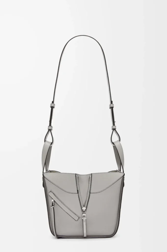 Bolso Hammock compacto en piel de becerro granulada suave gris perla Bolso Hammock compacto en piel de becerro granulada suave gris perla
