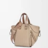 Bolso Hammock compacto en piel de becerro granulada suave Sand Bolso Hammock compacto en piel de becerro granulada suave Sand