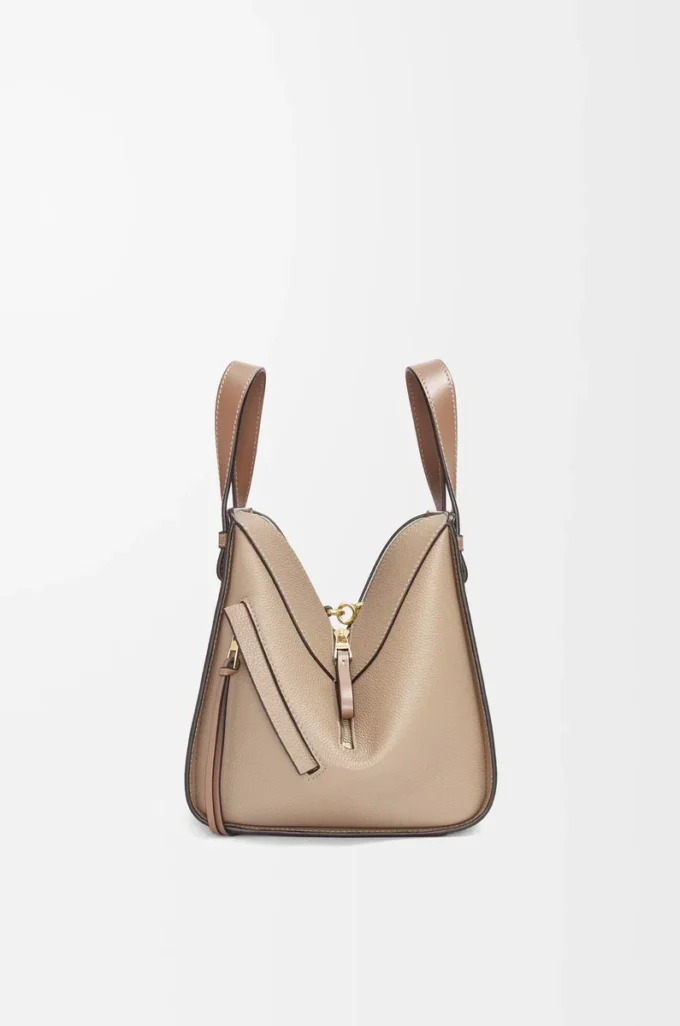 Bolso Hammock compacto en piel de becerro granulada suave Sand Bolso Hammock compacto en piel de becerro granulada suave Sand