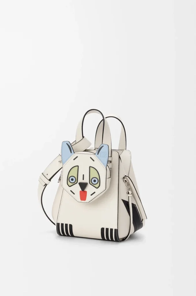Bolso Hammock compacto Futurist Cat en piel de becerro clásica Soft White Bolso Hammock compacto Futurist Cat en piel de becerro clásica Soft White