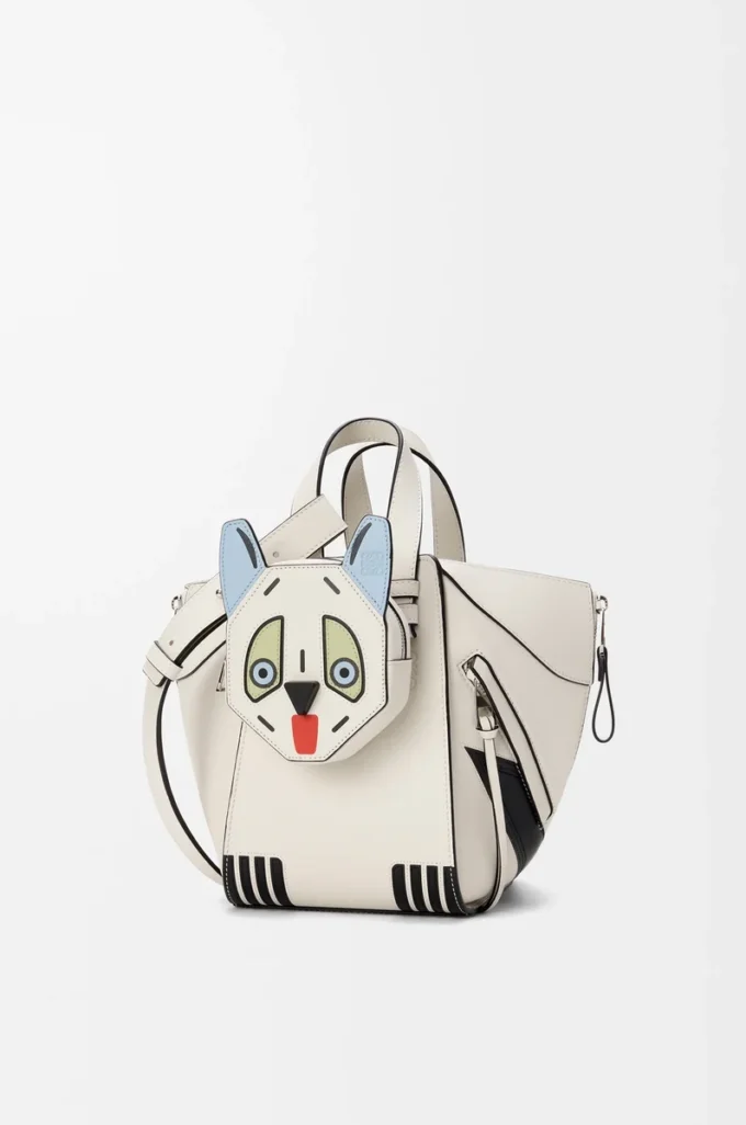 Bolso Hammock compacto Futurist Cat en piel de becerro clásica Soft White Bolso Hammock compacto Futurist Cat en piel de becerro clásica Soft White