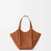 Bolso Hammock Flip en piel de becerro clásica color ardilla