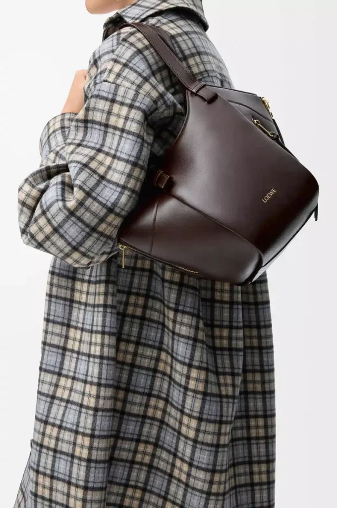 Bolso Hammock Flip en piel de becerro clásica Dark Chestnut Bolso Hammock Flip en piel de becerro clásica Dark Chestnut