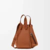 Bolso Hammock pequeño en piel de becerro clásica color tostado Bolso Hammock pequeño en piel de becerro clásica color tostado