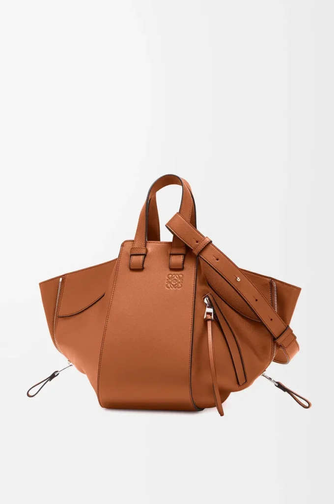 Bolso Hammock pequeño en piel de becerro clásica color tostado Bolso Hammock pequeño en piel de becerro clásica color tostado
