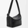 Bolso hobo Loop en piel de becerro granulada flexible Negro