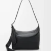 Bolso hobo Loop en piel de becerro granulada flexible Negro