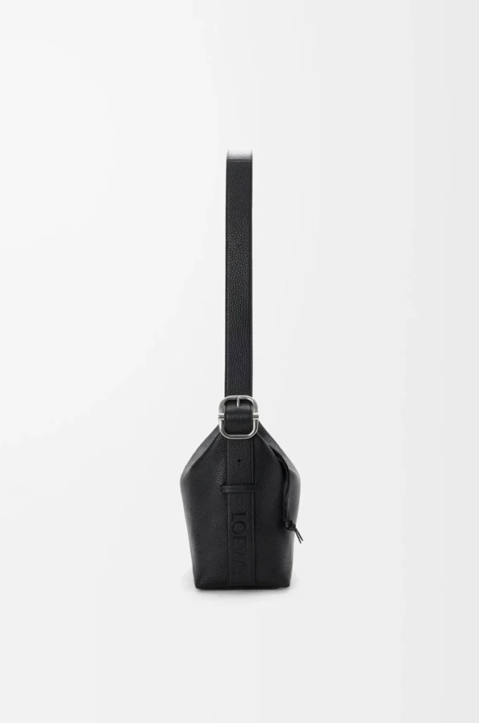 Bolso hobo Loop en piel de becerro granulada flexible Negro