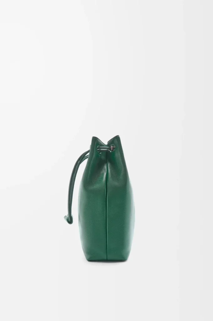 Bolso hobo Pebble en piel de becerro granulada flexible Evergreen Bolso hobo Pebble en piel de becerro granulada flexible Evergreen