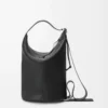 Bolso Loop de piel de becerro granulada flexible Negro Bolso Loop de piel de becerro granulada flexible Negro
