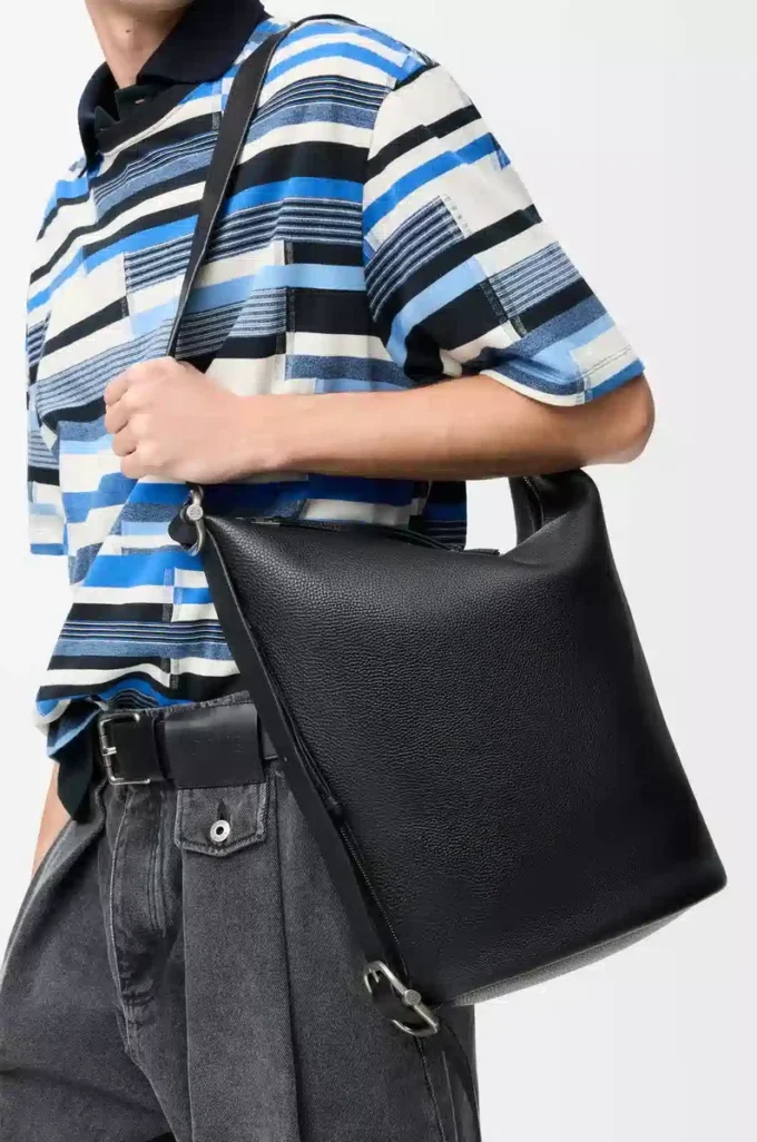 Bolso Loop de piel de becerro granulada flexible Negro Bolso Loop de piel de becerro granulada flexible Negro