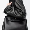 Bolso Madrid grande en piel de becerro flexible, color negro Bolso Madrid grande en piel de becerro flexible, color negro