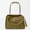 Bolso Madrid grande en piel de becerro flexible color oliva Bolso Madrid grande en piel de becerro flexible color oliva