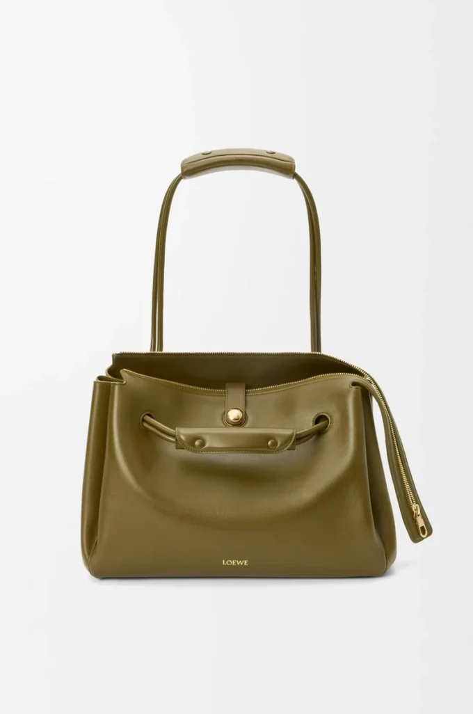 Bolso Madrid grande en piel de becerro flexible color oliva Bolso Madrid grande en piel de becerro flexible color oliva