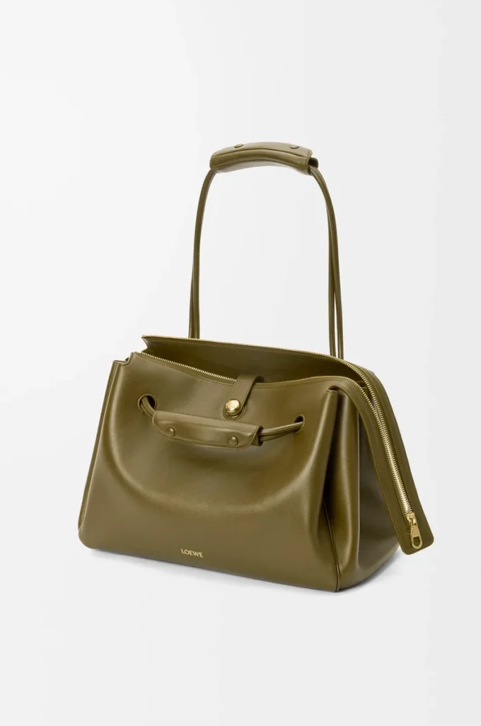 Bolso Madrid grande en piel de becerro flexible color oliva Bolso Madrid grande en piel de becerro flexible color oliva