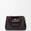 Bolso Madrid grande en piel de becerro granulada flexible color ébano oscuro Bolso Madrid grande en piel de becerro granulada flexible color ébano oscuro