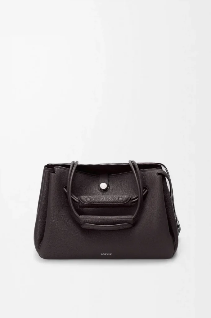 Bolso Madrid grande en piel de becerro granulada flexible color ébano oscuro Bolso Madrid grande en piel de becerro granulada flexible color ébano oscuro
