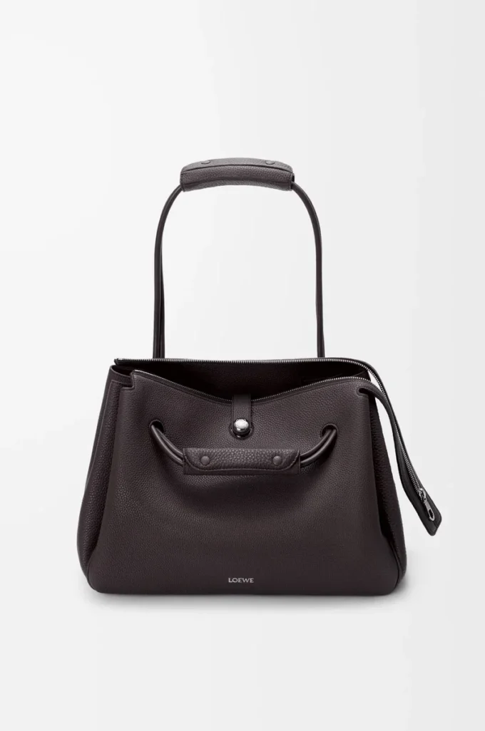 Bolso Madrid grande en piel de becerro granulada flexible color ébano oscuro Bolso Madrid grande en piel de becerro granulada flexible color ébano oscuro