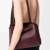 Bolso Madrid mediano en piel de becerro flexible color burdeos oscuro Bolso Madrid mediano en piel de becerro flexible color burdeos oscuro