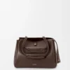 Bolso Madrid mediano en piel de becerro flexible color castaño oscuro Bolso Madrid mediano en piel de becerro flexible color castaño oscuro
