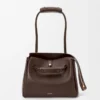 Bolso Madrid mediano en piel de becerro flexible color castaño oscuro Bolso Madrid mediano en piel de becerro flexible color castaño oscuro