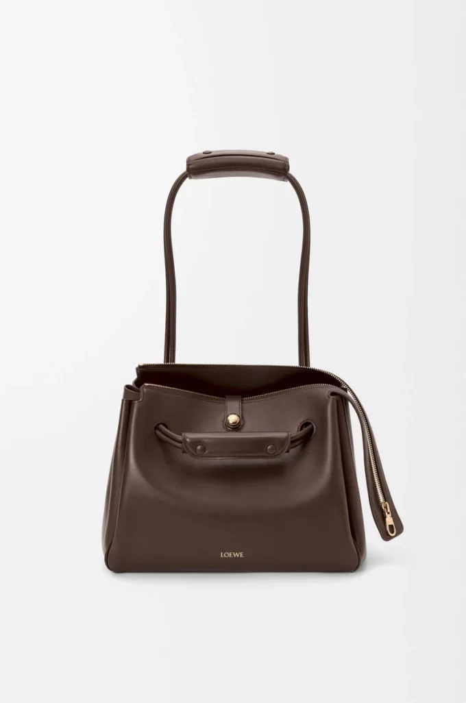 Bolso Madrid mediano en piel de becerro flexible color castaño oscuro Bolso Madrid mediano en piel de becerro flexible color castaño oscuro