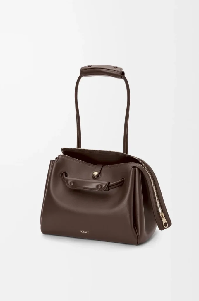 Bolso Madrid mediano en piel de becerro flexible color castaño oscuro Bolso Madrid mediano en piel de becerro flexible color castaño oscuro