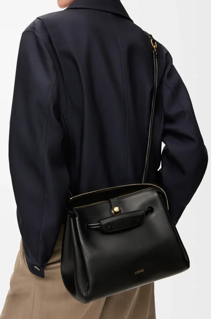 Bolso Madrid mediano en piel de becerro flexible, color negro Bolso Madrid mediano en piel de becerro flexible, color negro