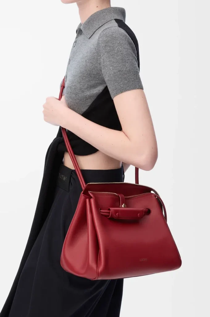 Bolso Madrid mediano en piel de becerro flexible color rojo quemado Bolso Madrid mediano en piel de becerro flexible color rojo quemado