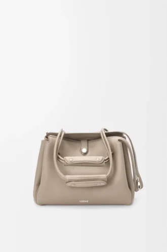 Bolso Madrid mediano en piel de becerro granulada flexible Clay