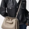 Bolso Madrid mediano en piel de becerro granulada flexible Clay Bolso Madrid mediano en piel de becerro granulada flexible Clay