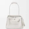 Bolso Madrid mediano en piel de becerro granulada flexible, color blanco suave Bolso Madrid mediano en piel de becerro granulada flexible, color blanco suave