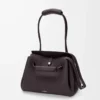 Bolso Madrid mediano en piel de becerro granulada flexible Dark Ebony Bolso Madrid mediano en piel de becerro granulada flexible Dark Ebony