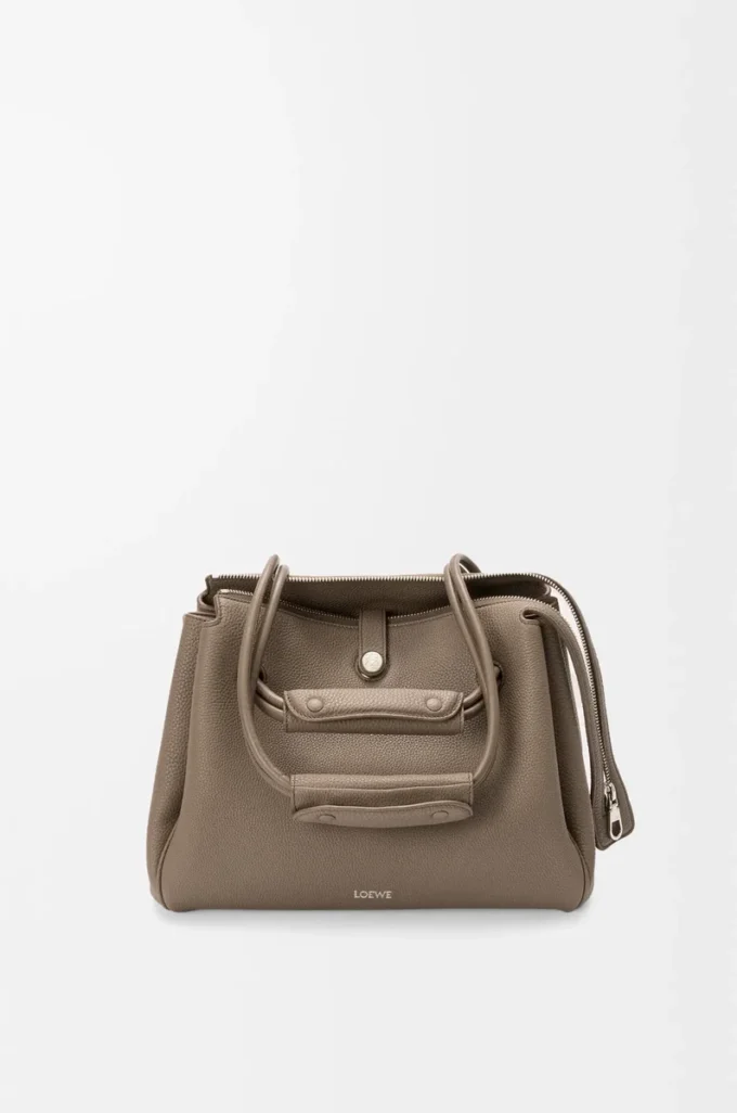 Bolso Madrid mediano en piel de becerro granulada flexible Taupe Bolso Madrid mediano en piel de becerro granulada flexible Taupe