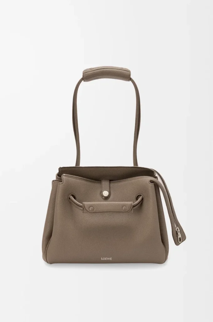 Bolso Madrid mediano en piel de becerro granulada flexible Taupe Bolso Madrid mediano en piel de becerro granulada flexible Taupe