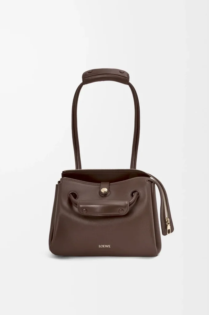 Bolso Madrid pequeño en piel de becerro flexible, color castaño oscuro Bolso Madrid pequeño en piel de becerro flexible, color castaño oscuro