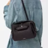 Bolso Madrid pequeño en piel de becerro granulada flexible Dark Ebony Bolso Madrid pequeño en piel de becerro granulada flexible Dark Ebony