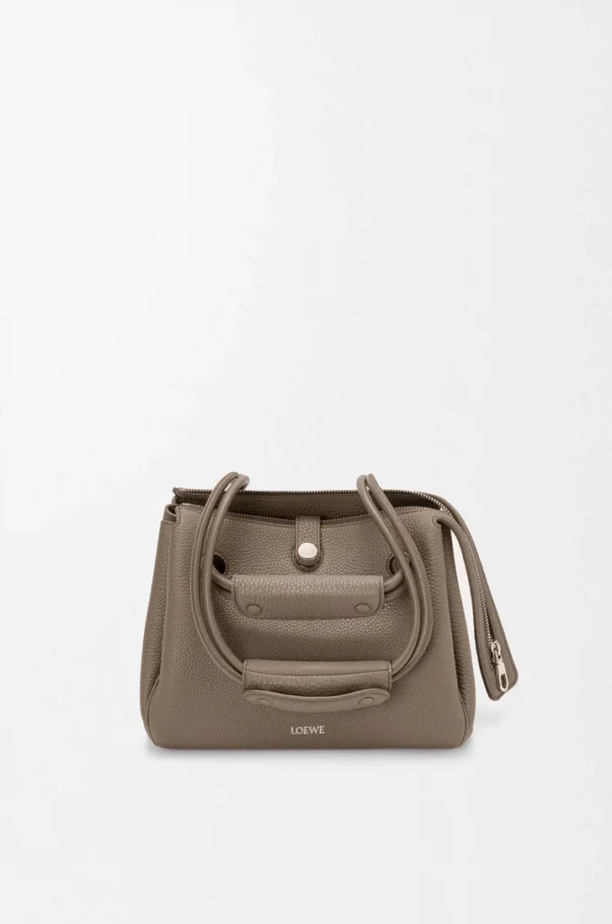 Bolso Madrid pequeño en piel de becerro granulada flexible Taupe Bolso Madrid pequeño en piel de becerro granulada flexible Taupe