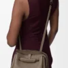 Bolso Madrid pequeño en piel de becerro granulada flexible Taupe Bolso Madrid pequeño en piel de becerro granulada flexible Taupe