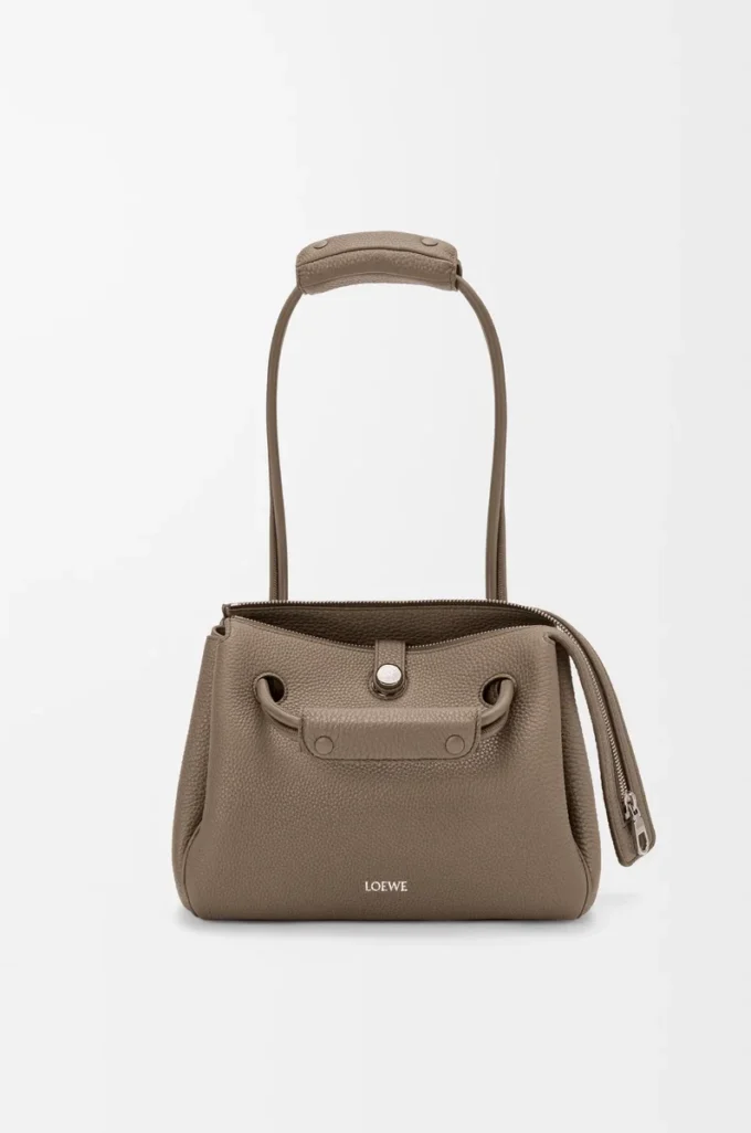 Bolso Madrid pequeño en piel de becerro granulada flexible Taupe Bolso Madrid pequeño en piel de becerro granulada flexible Taupe